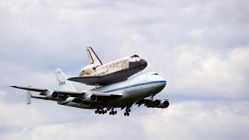 02913 hitchhikingspaceshuttle 2560x1440