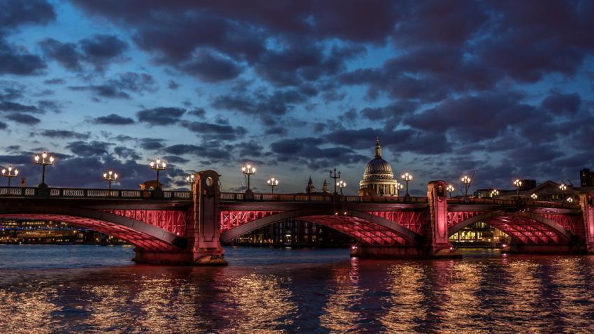 03520 londonskies 2560x1440