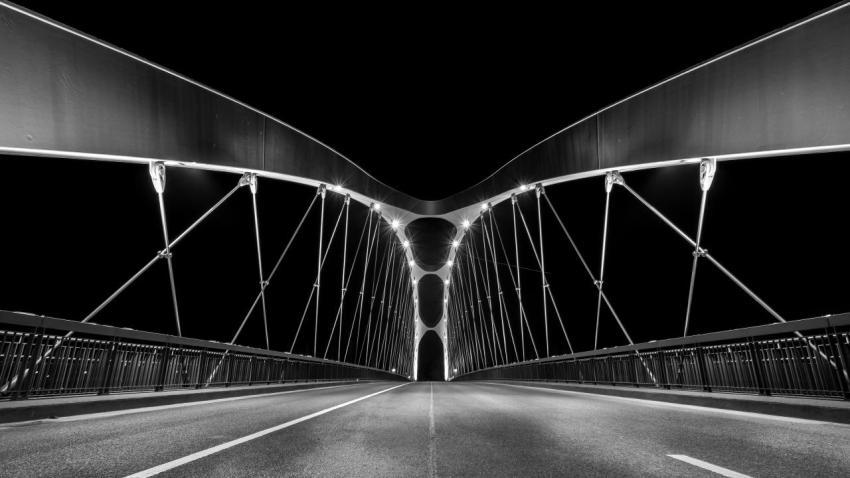 03606 eastharborbridgefromfrankfurtammain 2560x1440