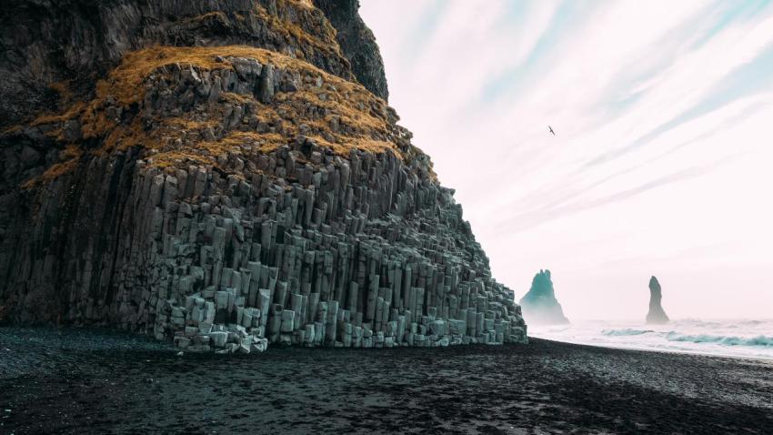 03847 theblackpebblebeachofreynisfjara 2560x1440