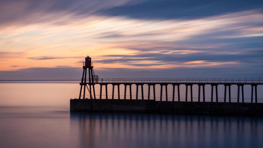 04184 sunriseinwhitby 2560x1440
