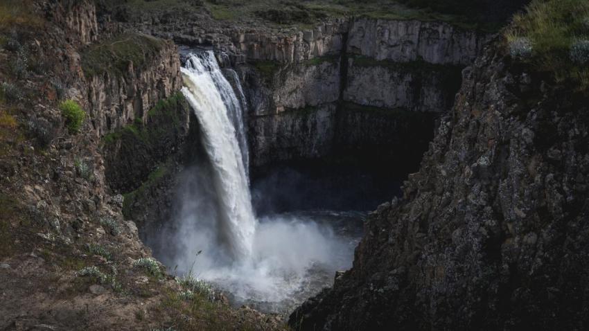 Palouse Falls Around the Bend