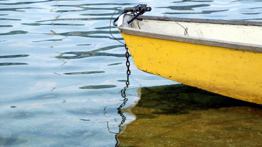 00229 yellowboat 2560x1440