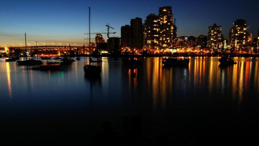 00251 vancouveratnight 2560x1440