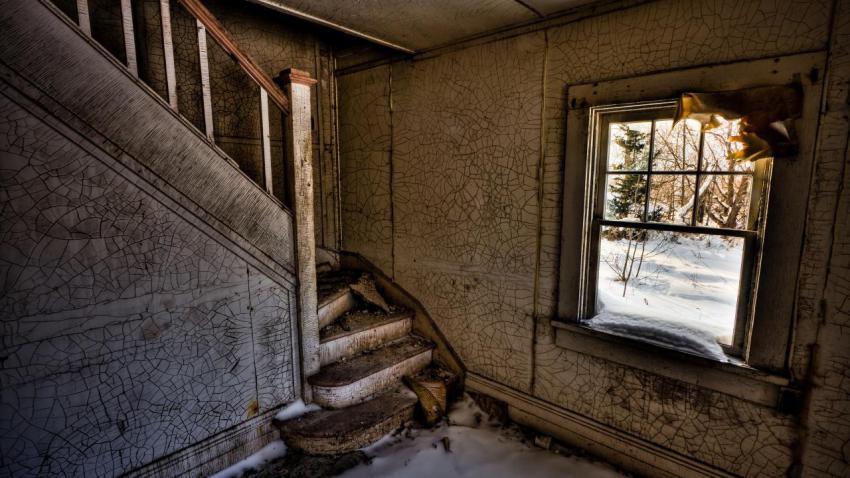 01784 ghostlystaircase 2560x1440