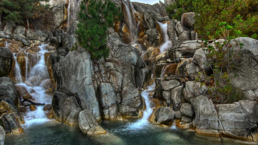 02118 waterfall 2560x1440